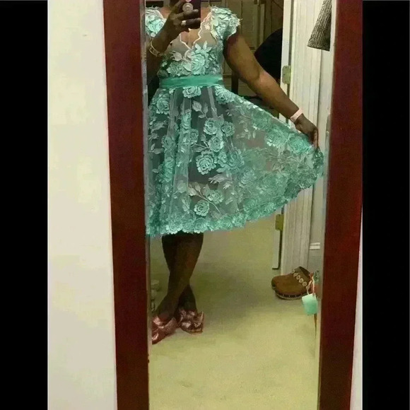 Gorgeous Turquoise and Silver hand made lace dress. - Picture 2 of 13